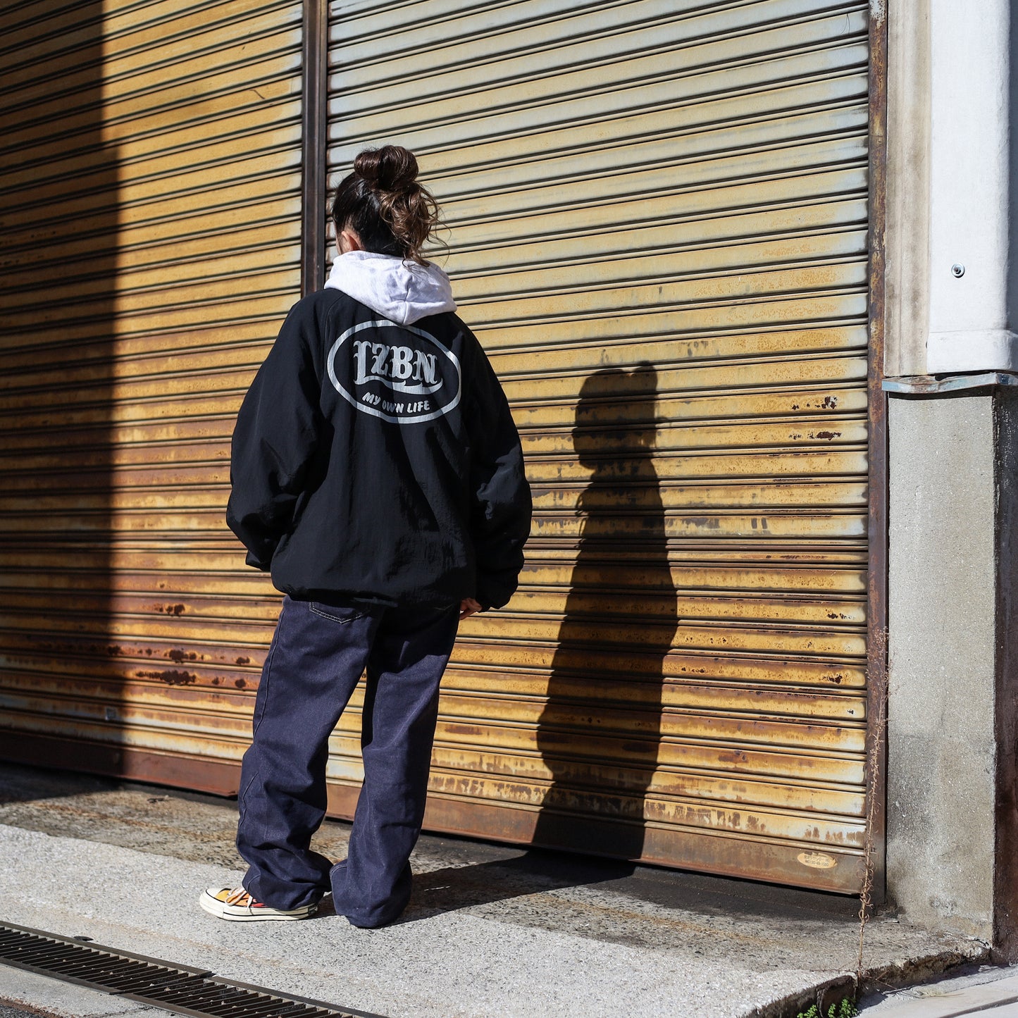 LZBN / HOLLOW OVAL LOGO REVERSIBLE JACKET (BLACK/BLACK)