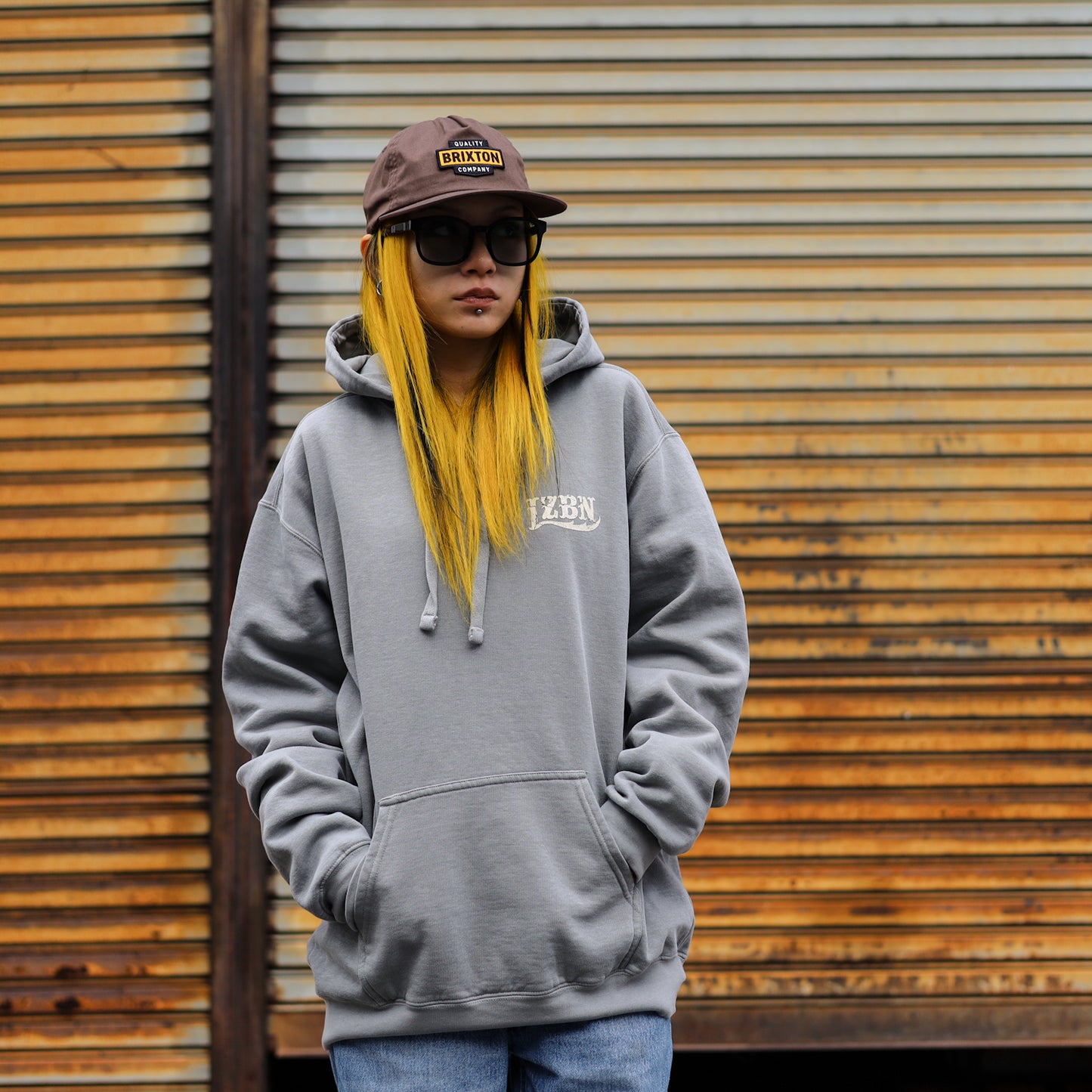 LZBN / STONE LZBN LOGO GARMENT DYED PULLOVER HOODIE (GREY)