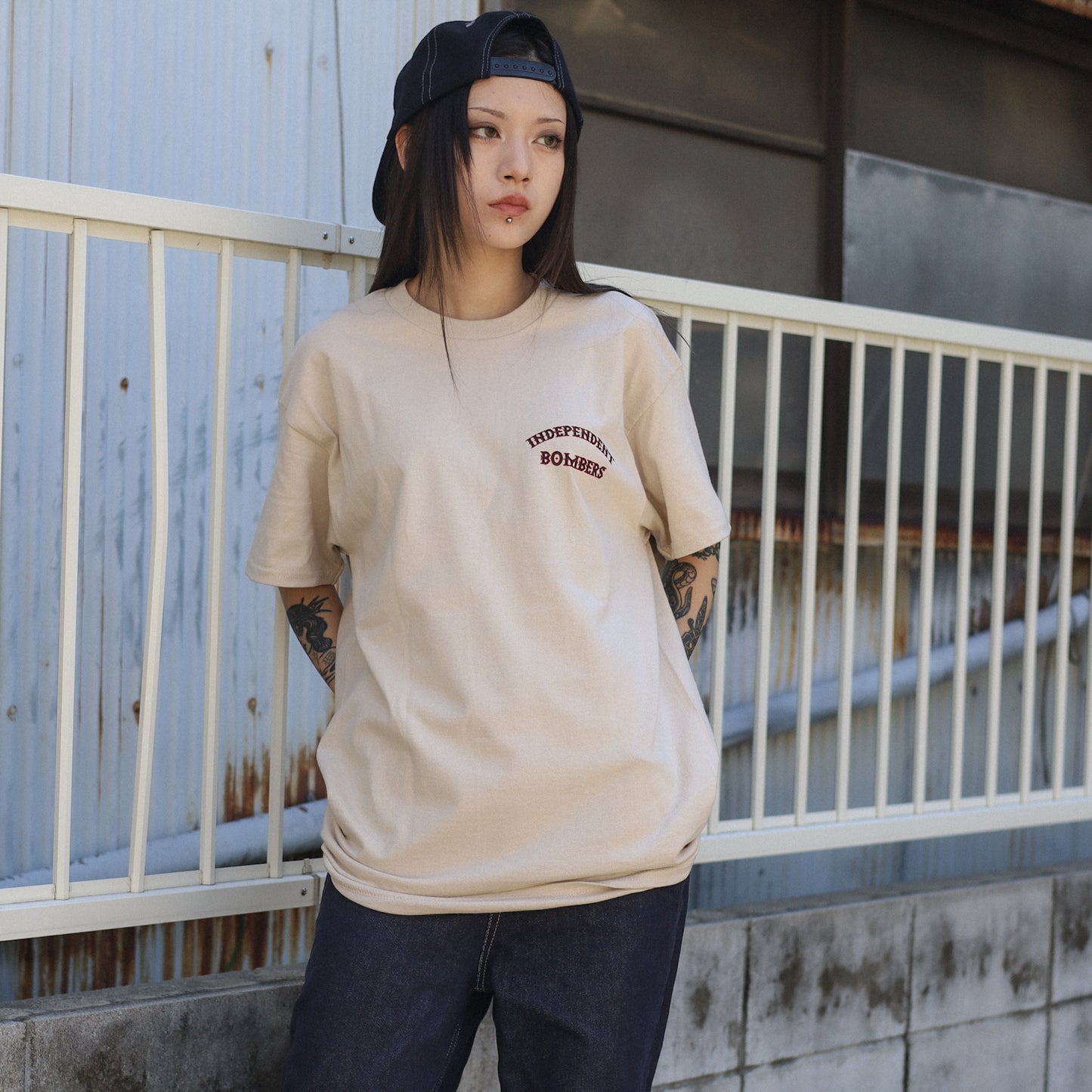 INDEPENDENT / BOMBERS S/S TEE (SAND)