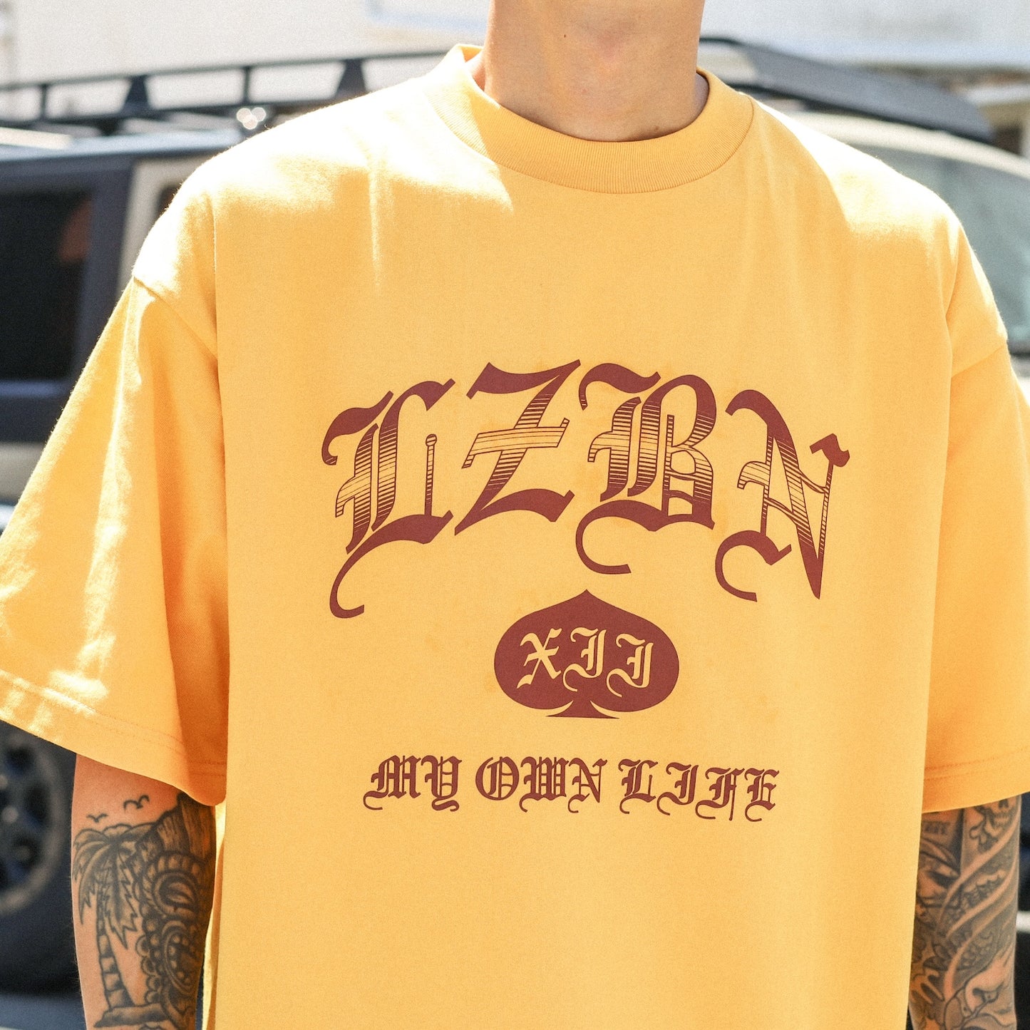 LZBN / OE COLLEGE HEAVYWEIGHT TEE (GOLD)