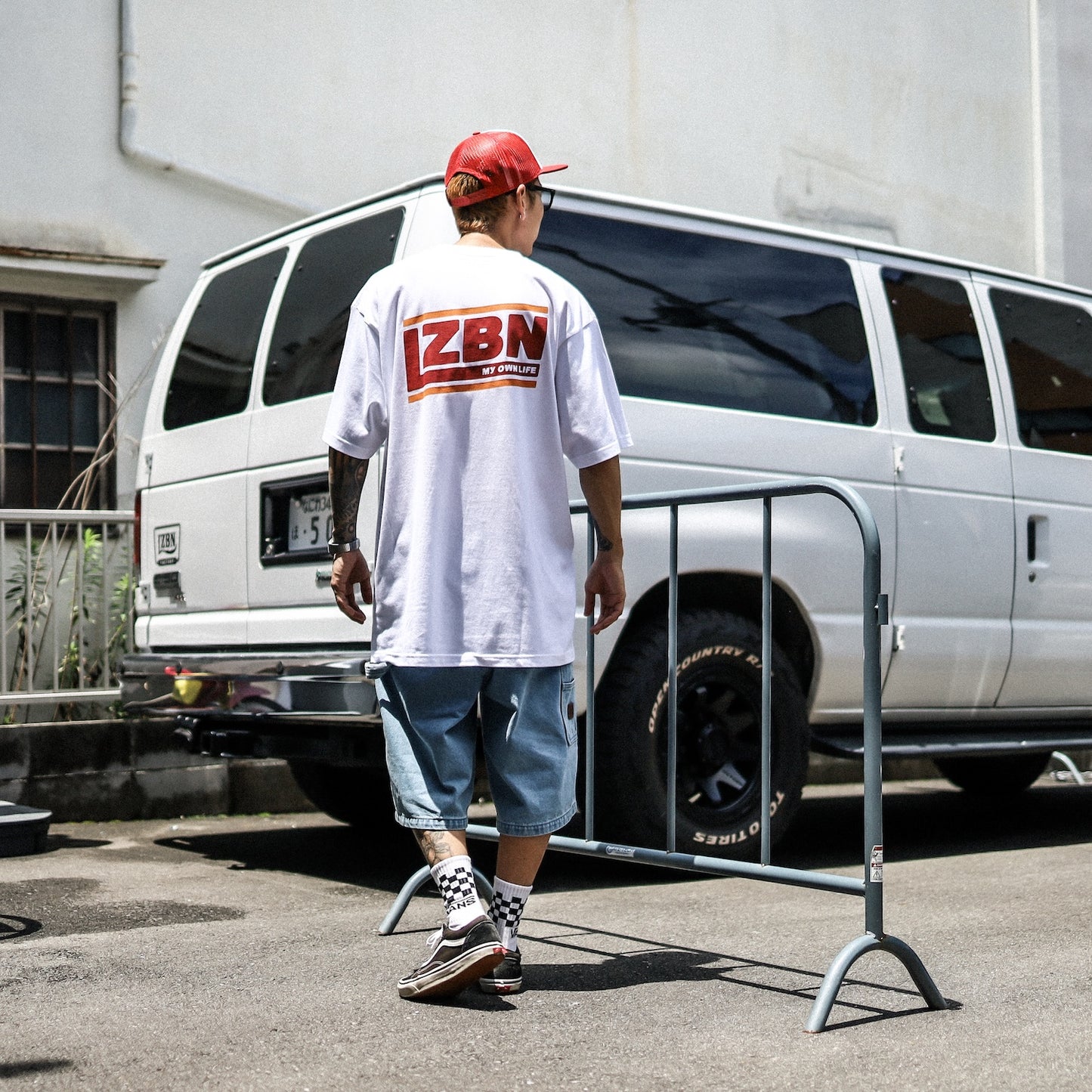 LZBN / SLANT LOGO TEE (WHITE)