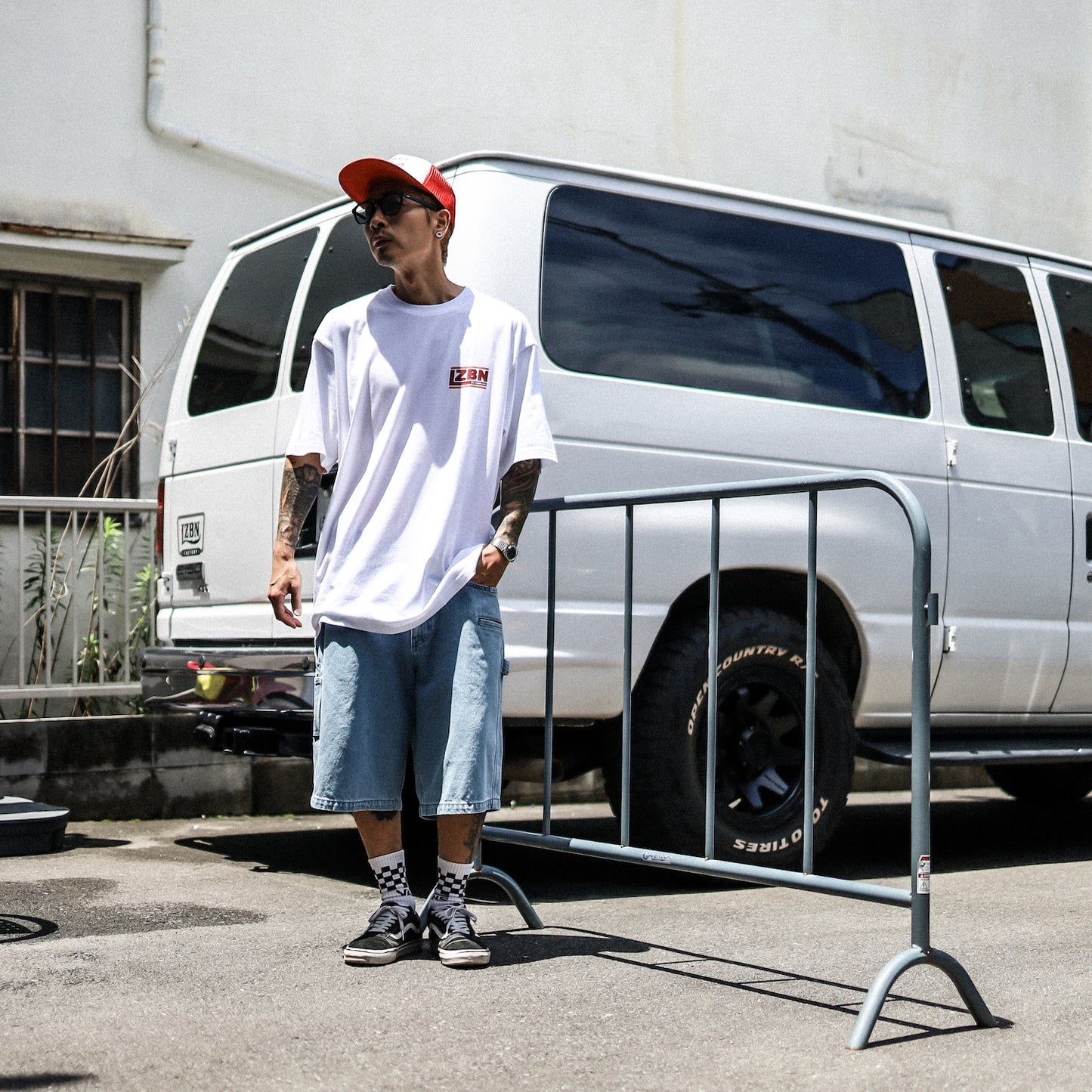LZBN / SLANT LOGO TEE (WHITE)