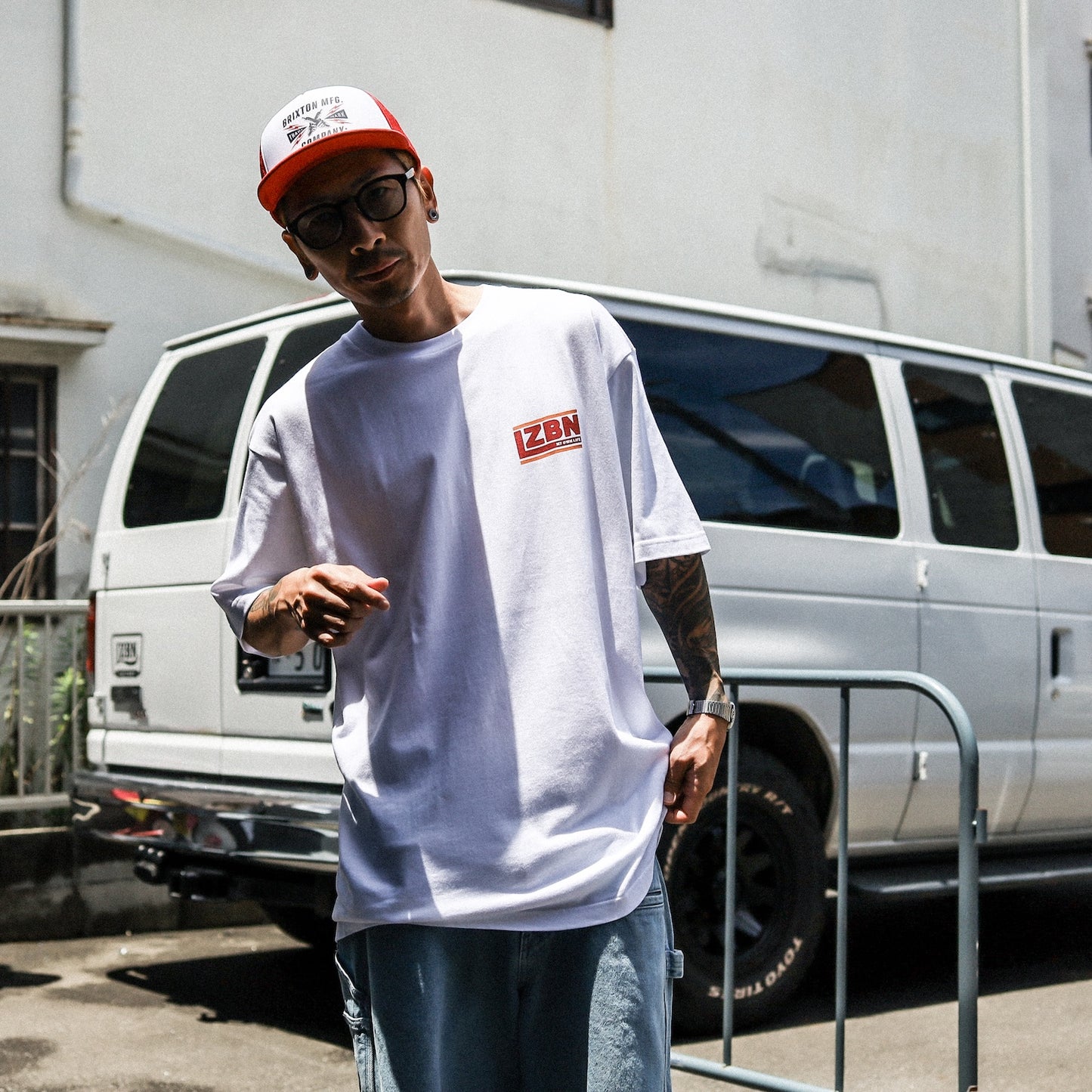 LZBN / SLANT LOGO TEE (WHITE)