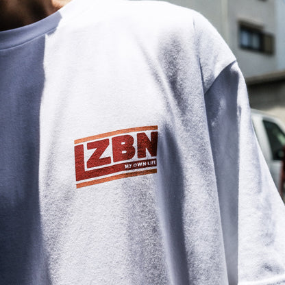 LZBN / SLANT LOGO TEE (WHITE)