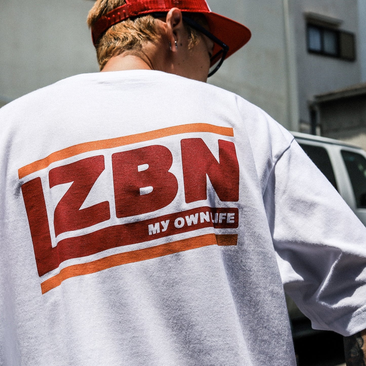 LZBN / SLANT LOGO TEE (WHITE)