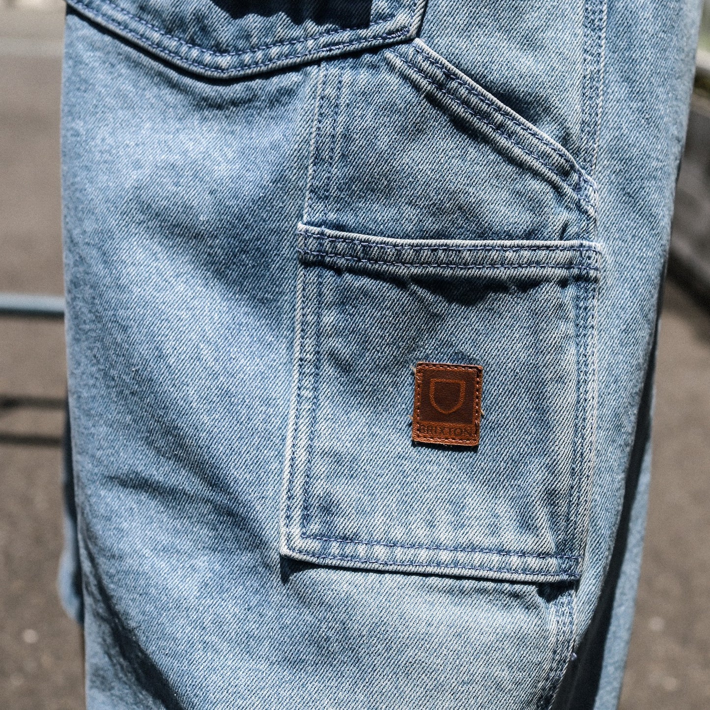 BRIXTON / BUILDERS CARPENTER BAGGY SHORT (WASHED BLUE DENIM)