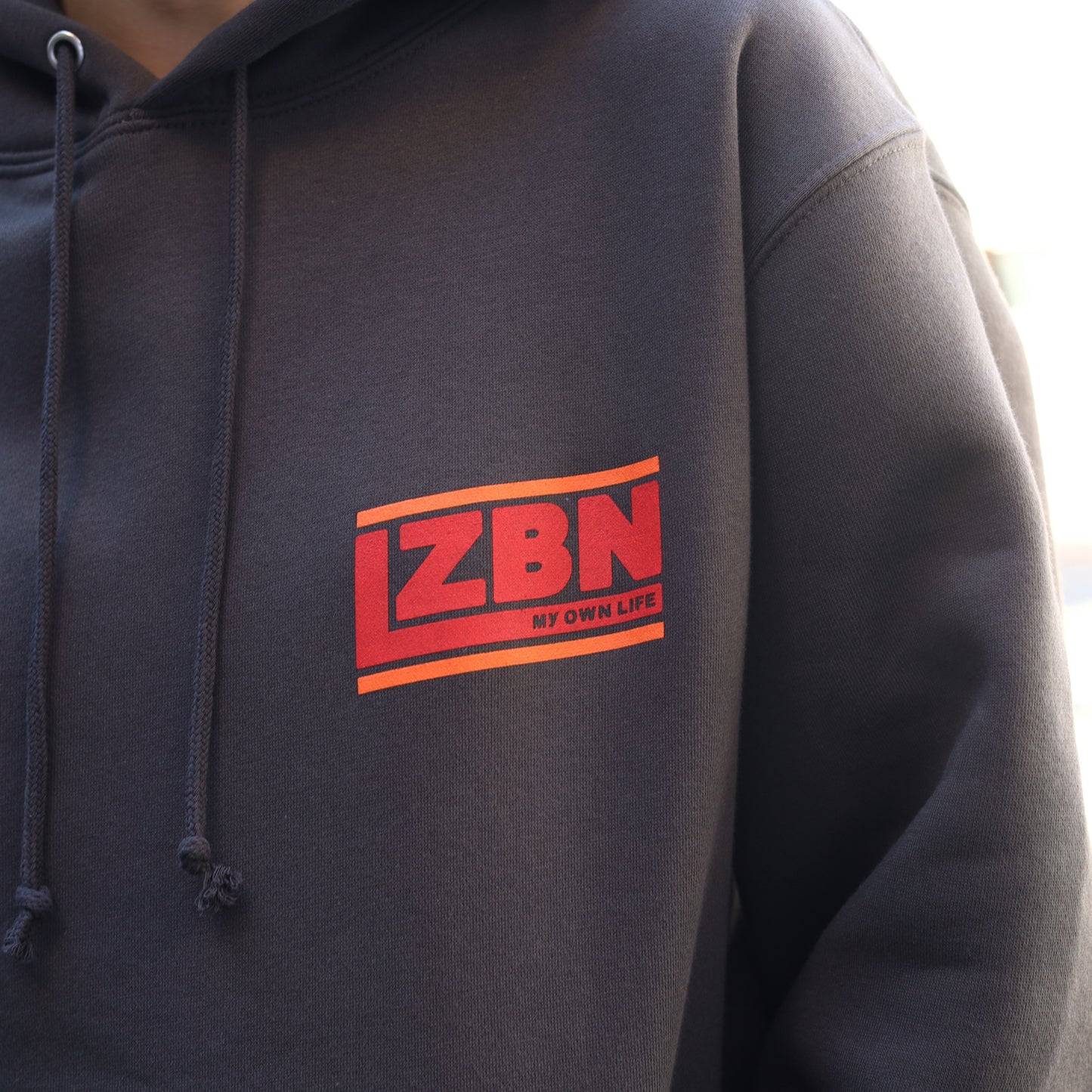 LZBN / SLANT LOGO PULLOVER HOODIE (CHARCOAL)