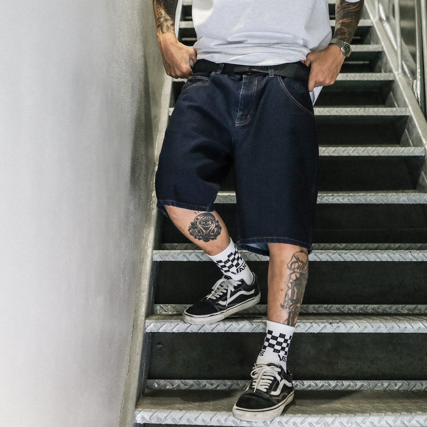 INDEPENDENT / FREE ON THE STREETS DENIM SHORTS (DK INDIGO)