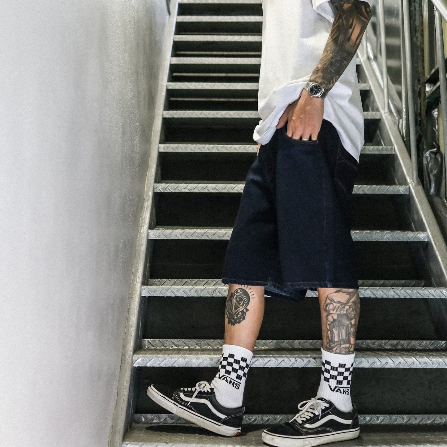INDEPENDENT / FREE ON THE STREETS DENIM SHORTS (DK INDIGO)