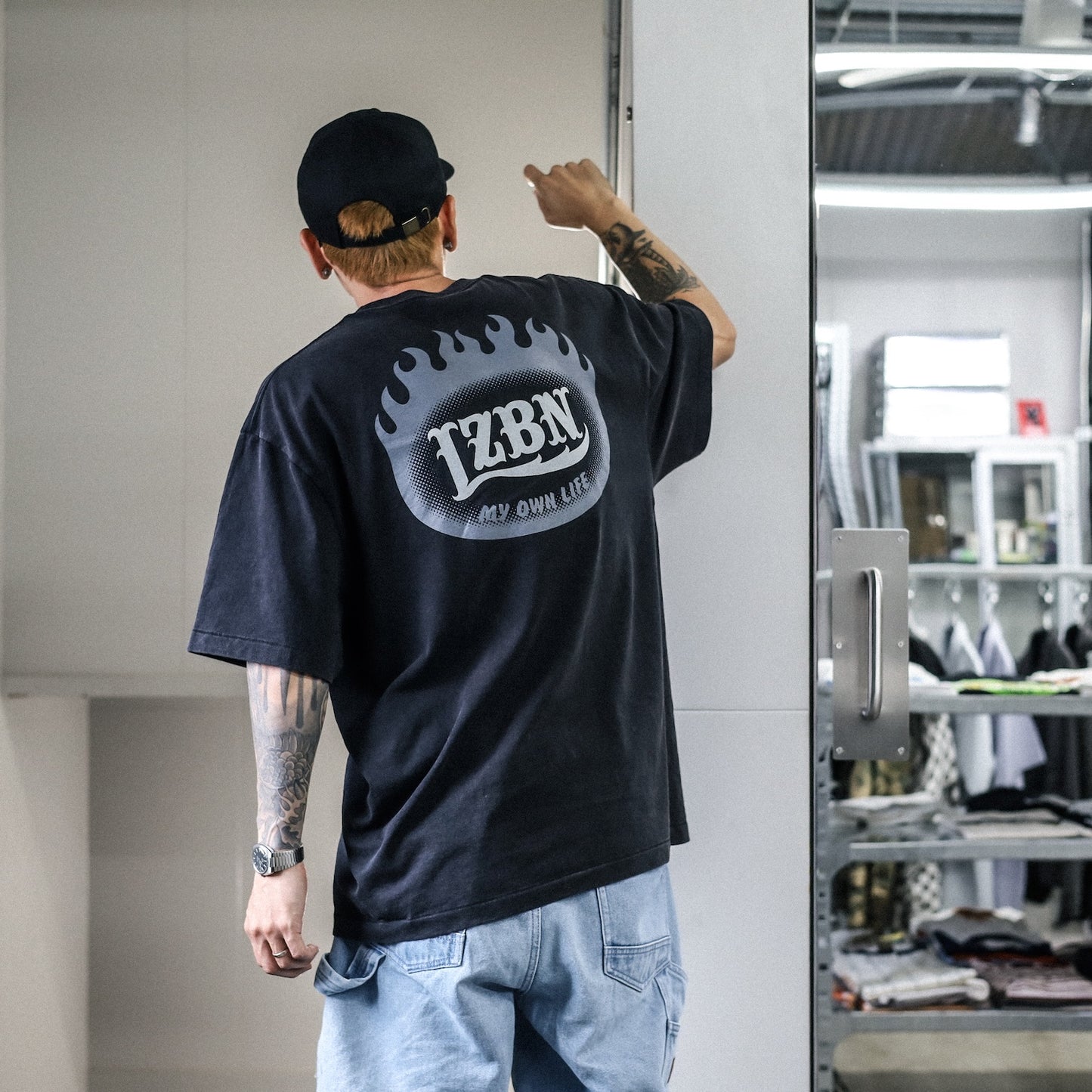 LZBN / FLAME OVAL LOGO FADED WASH TEE (FADED BLACK)