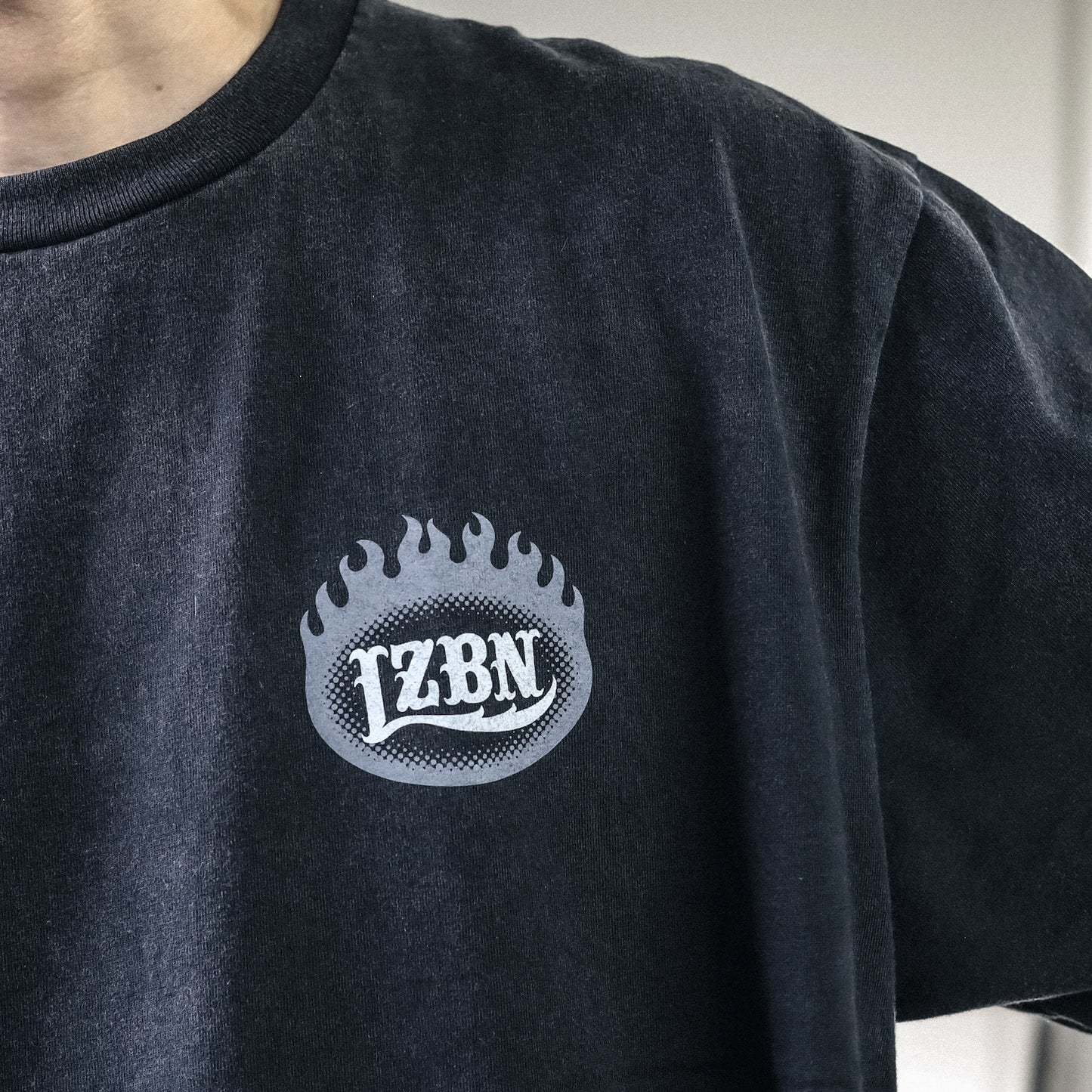 LZBN / FLAME OVAL LOGO FADED WASH TEE (FADED BLACK)