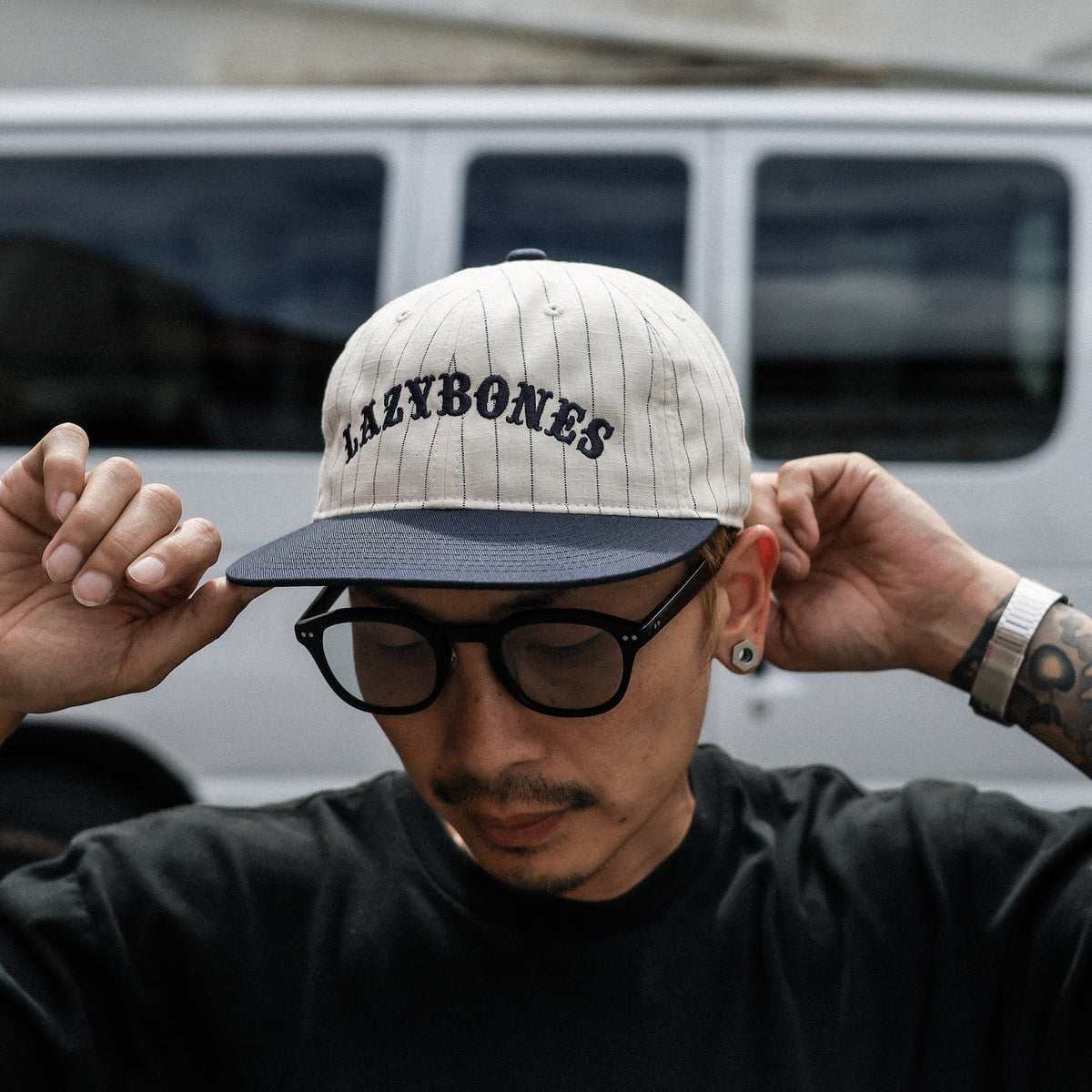 LZBN / EMB ARCH LOGO BASEBALL CAP (CREAM STRIPE/NAVY)