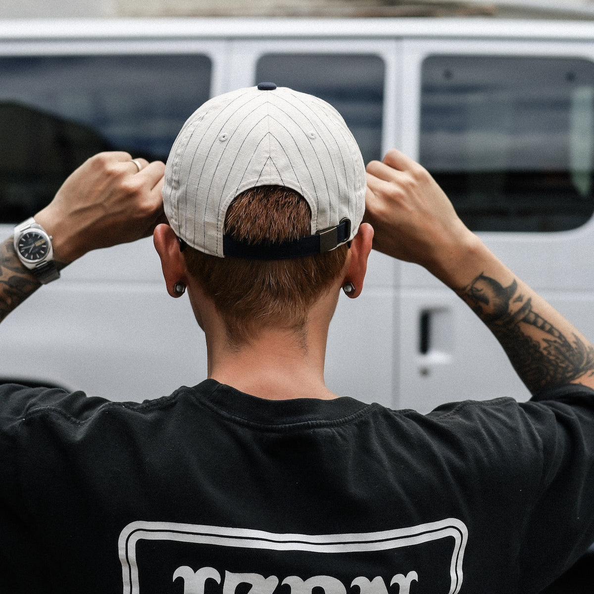 LZBN / EMB ARCH LOGO BASEBALL CAP (CREAM STRIPE/NAVY)