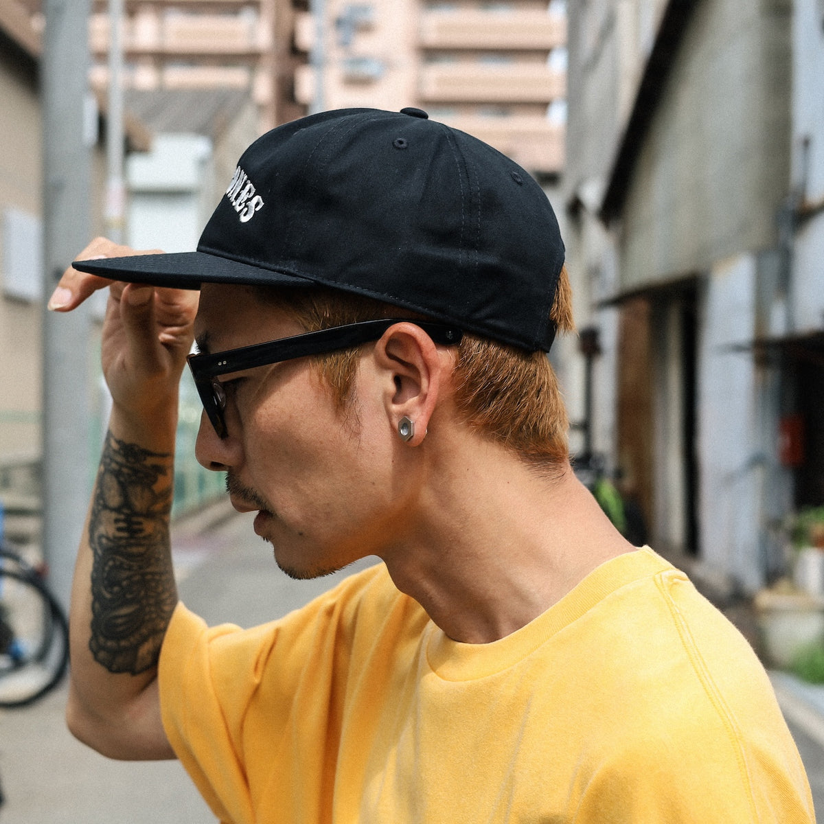 LZBN / EMB ARCH LOGO BASEBALL CAP (BLACK)
