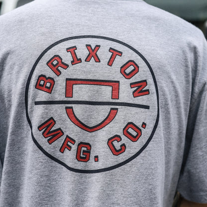 BRIXTON / CREST II S/S STANDARD TEE (HEATHER GREY/NAVY/DARK RED)