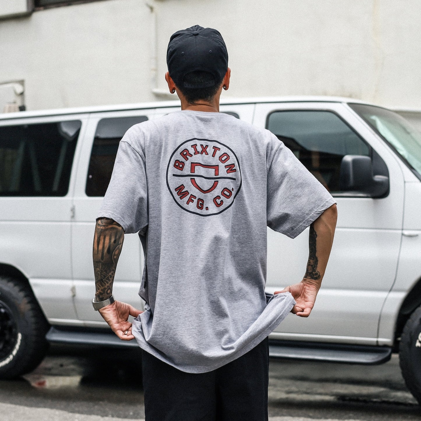 BRIXTON / CREST II S/S STANDARD TEE (HEATHER GREY/NAVY/DARK RED)