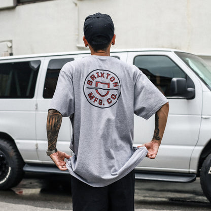 BRIXTON / CREST II S/S STANDARD TEE (HEATHER GREY/NAVY/DARK RED)