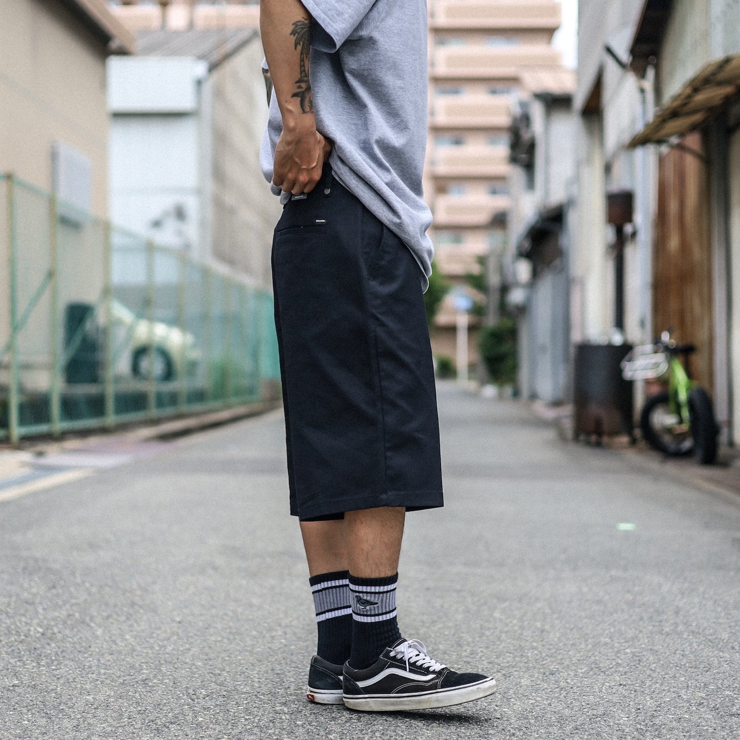 BRIXTON / CHOICE CHINO BAGGY SHORT (BLACK)