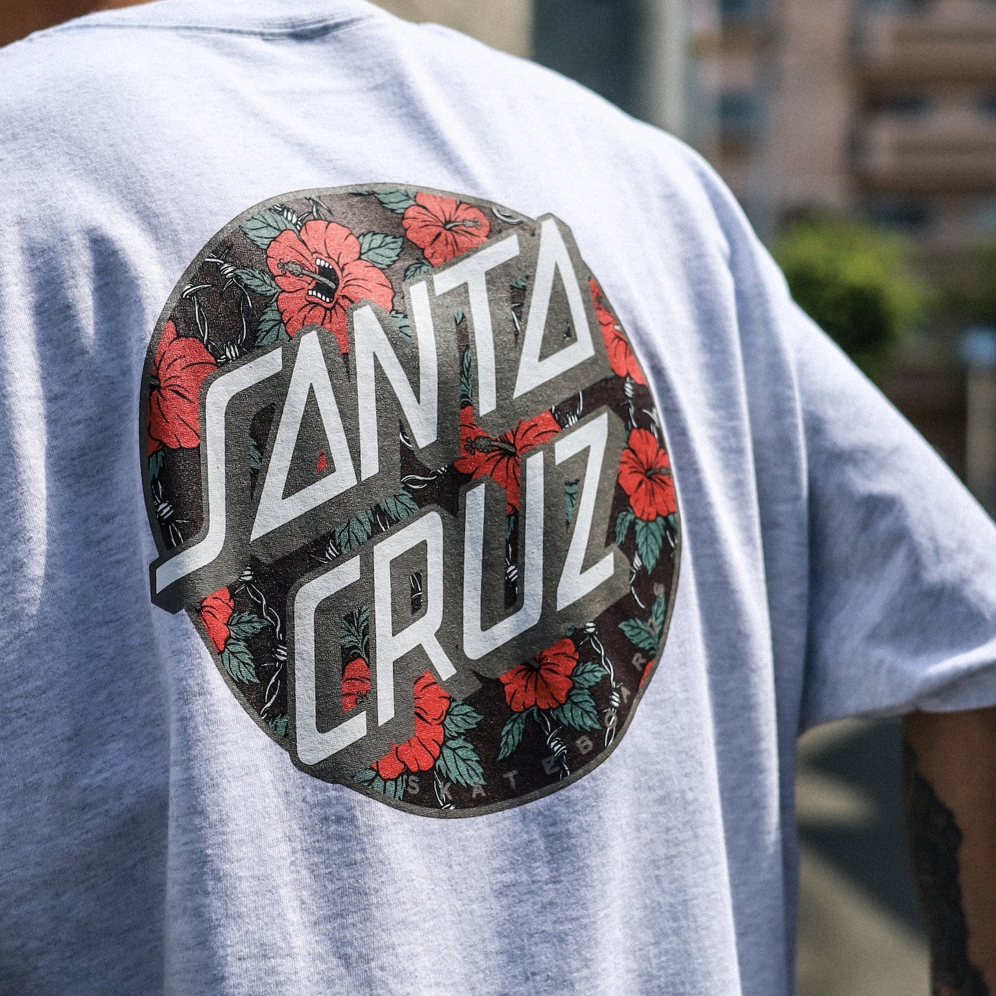 SANTA CRUZ / SCREAMING HIBISCUS DOT S/S TEE (ASH)