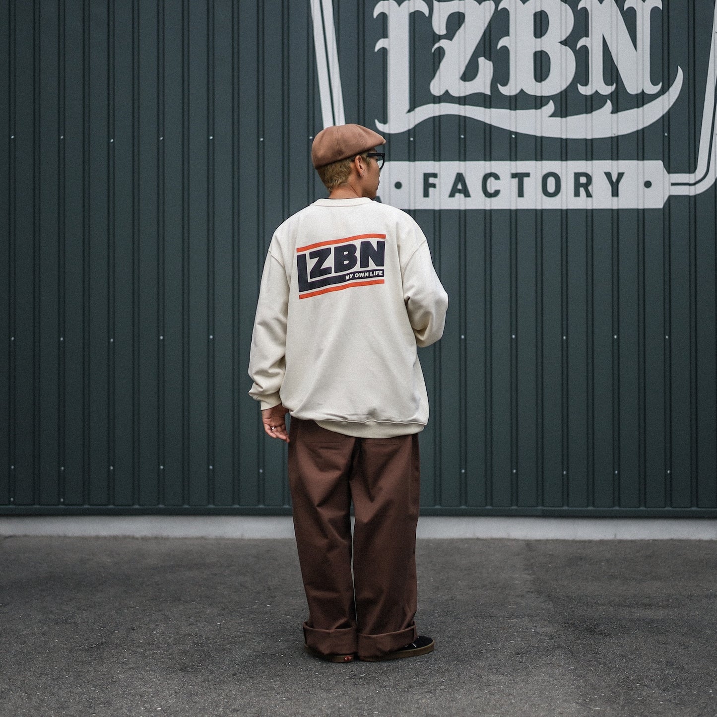 LZBN / SLANT LOGO LIGHTWEIGHT CREWNECK SWEAT (NATURAL)