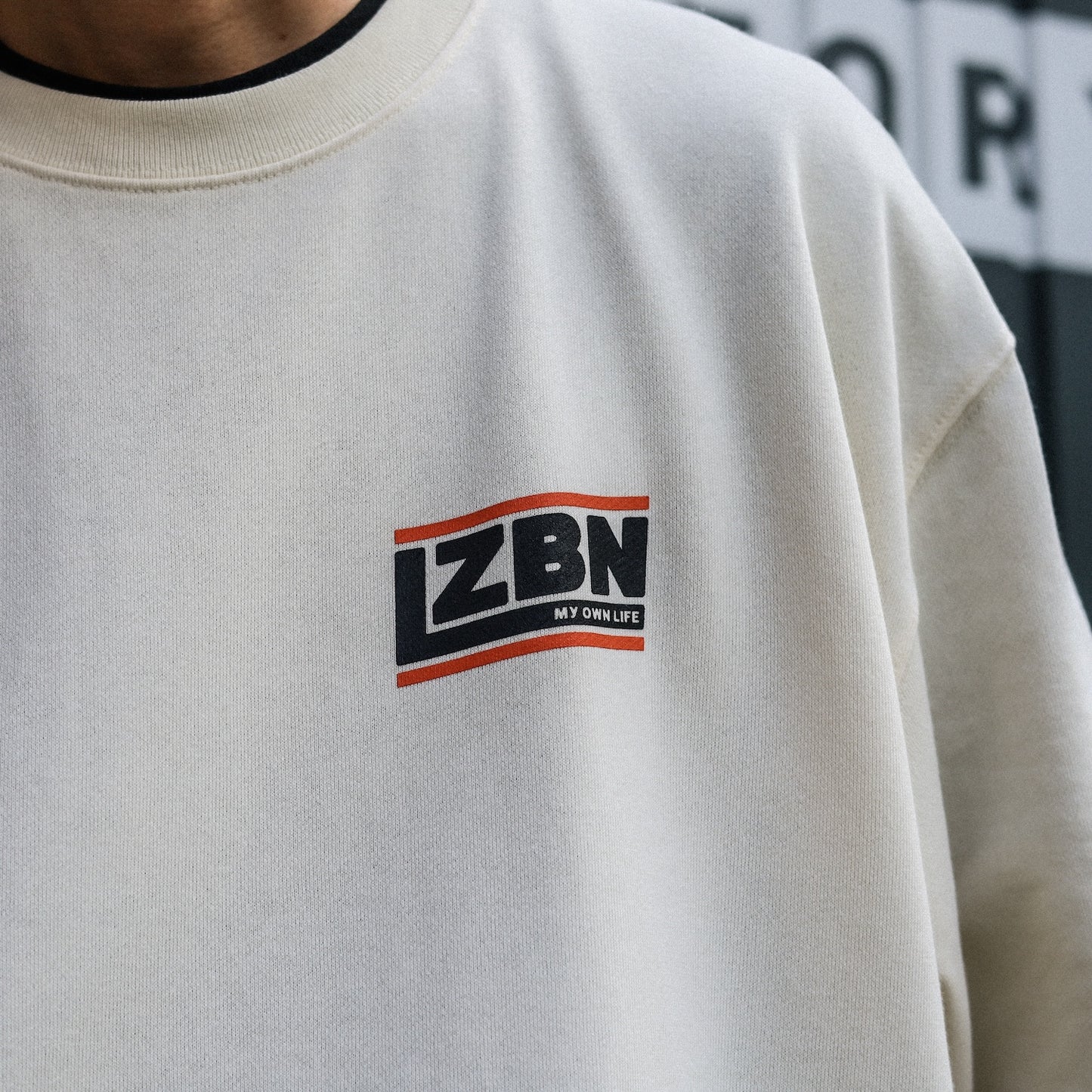 LZBN / SLANT LOGO LIGHTWEIGHT CREWNECK SWEAT (NATURAL)