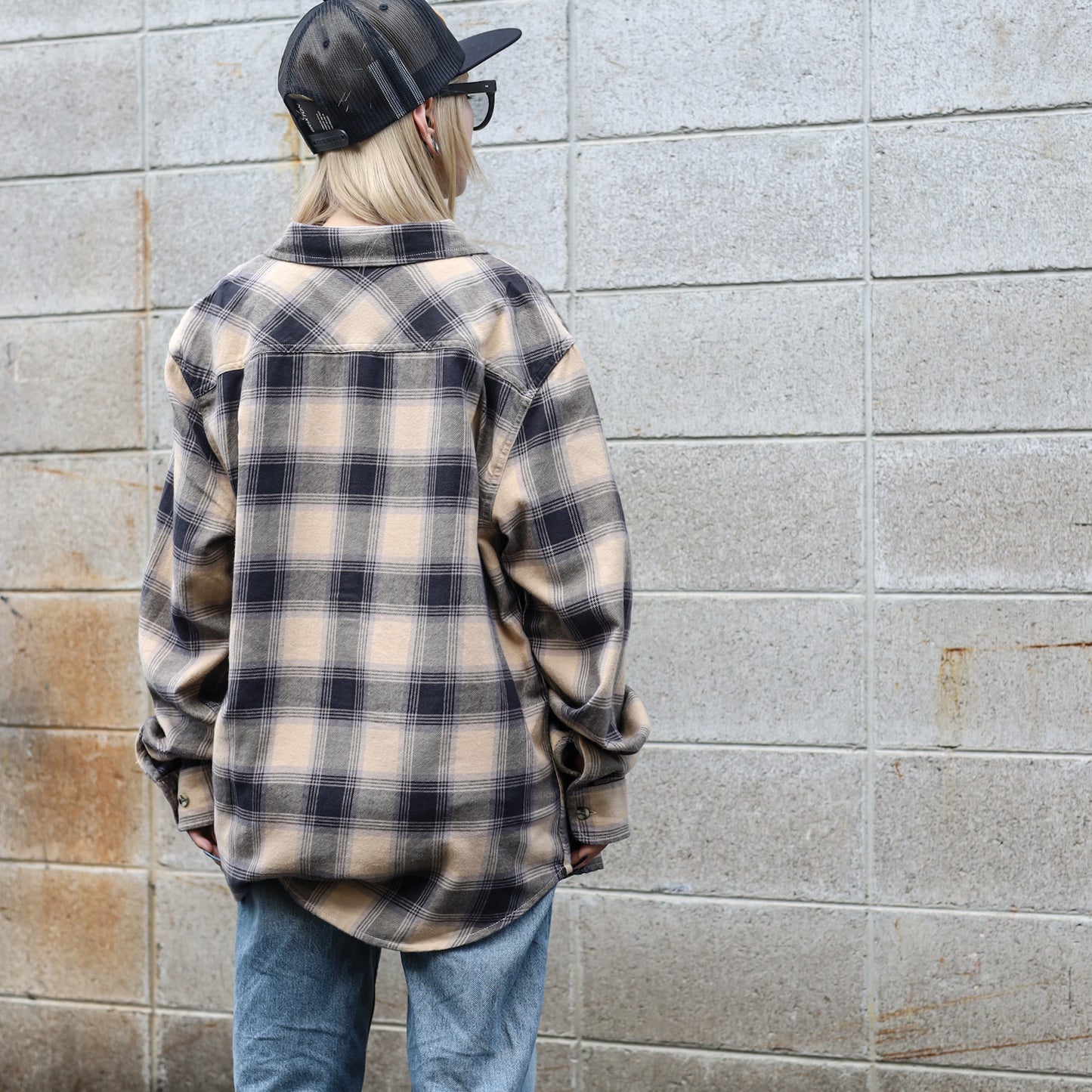 BRIXTON / BOWERY LW ULTRA FLANNEL (OAT MILK/CINDER GREY)