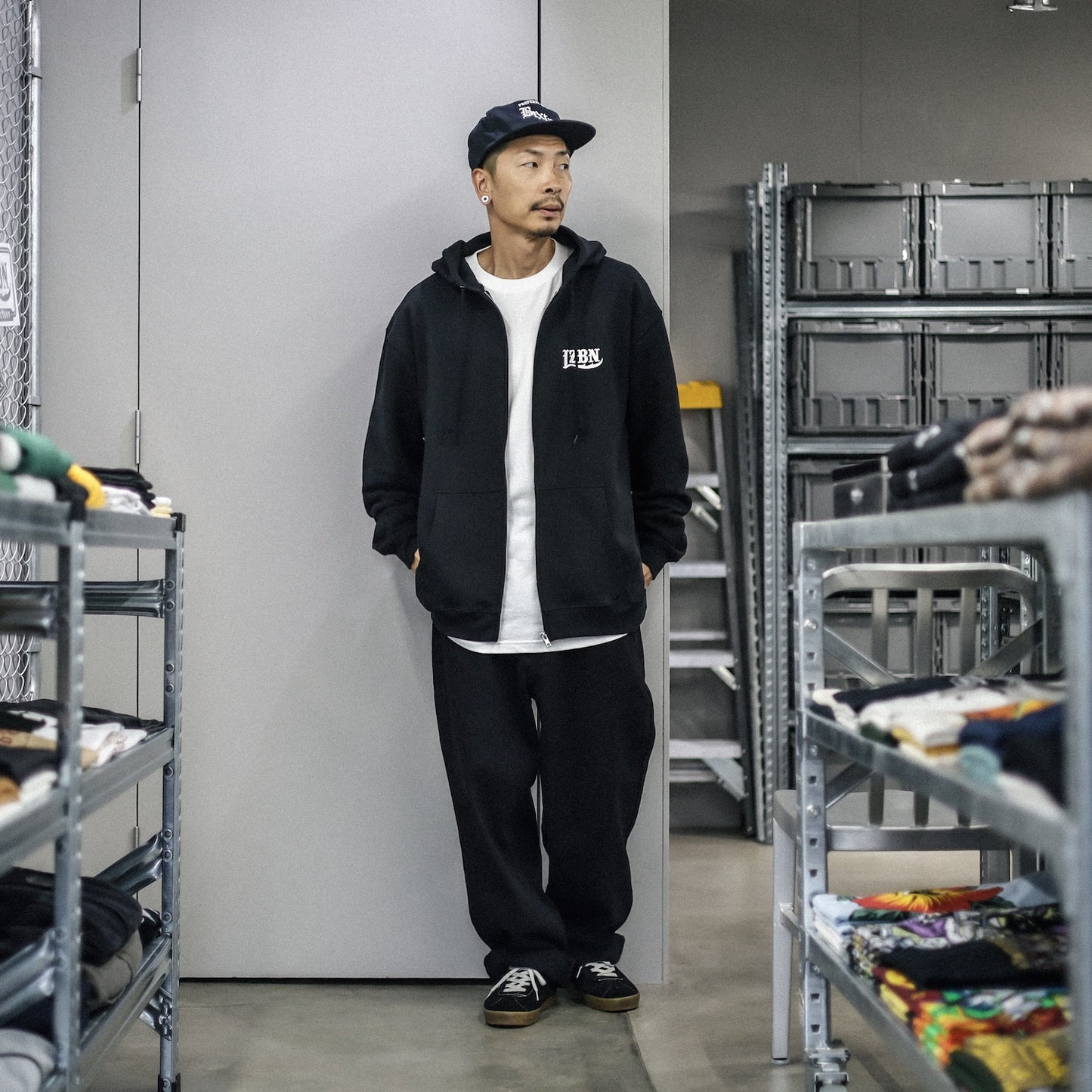 LZBN / LZBN LOGO LIGHTWEIGHT ZIP HOODIE (BLACK)