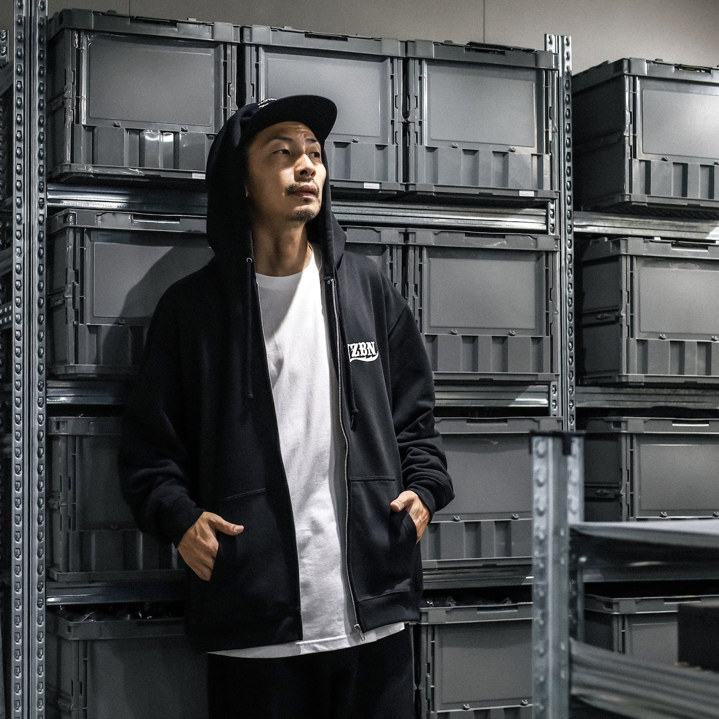 LZBN / LZBN LOGO LIGHTWEIGHT ZIP HOODIE (BLACK)
