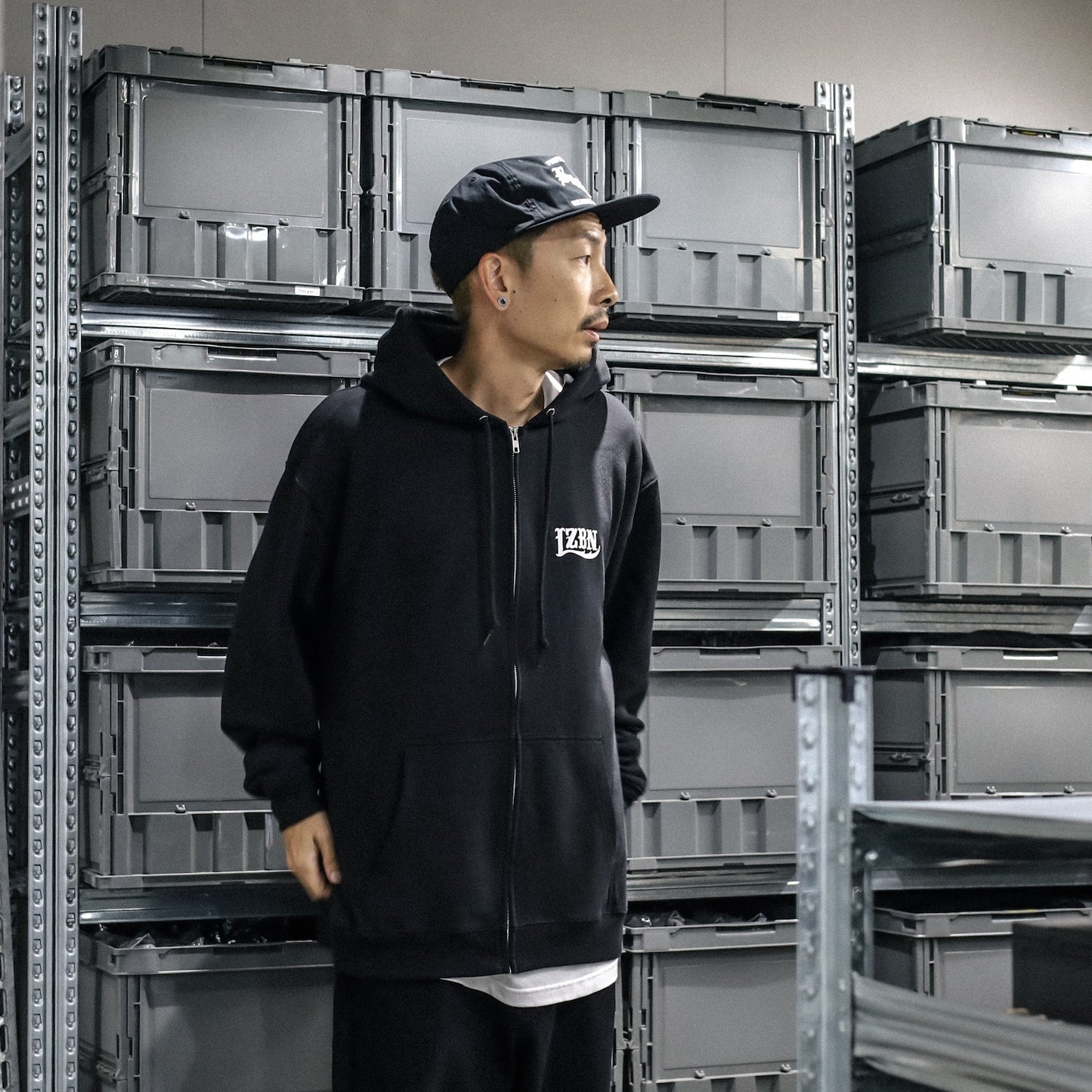 LZBN / LZBN LOGO LIGHTWEIGHT ZIP HOODIE (BLACK)