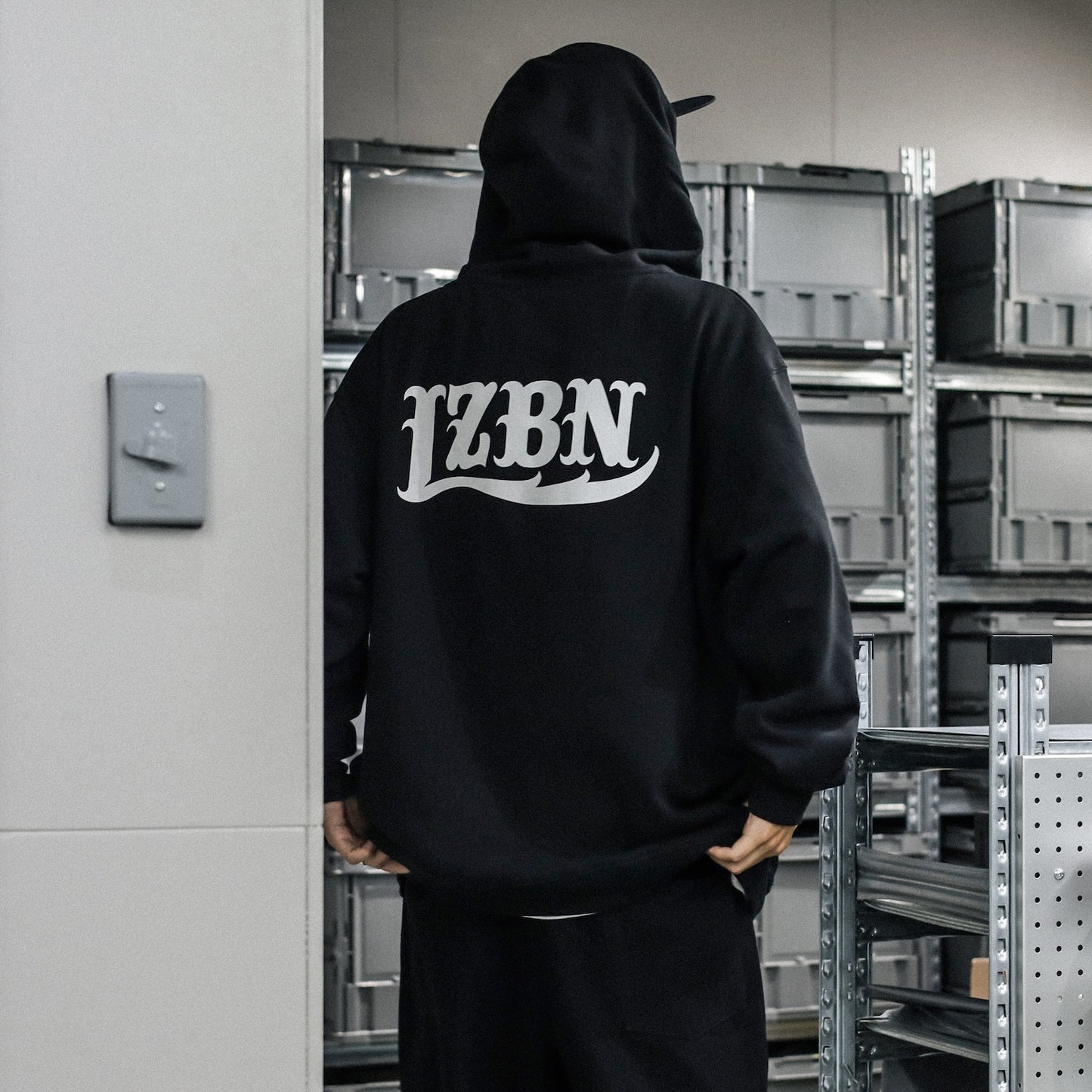LZBN / LZBN LOGO LIGHTWEIGHT ZIP HOODIE (BLACK)