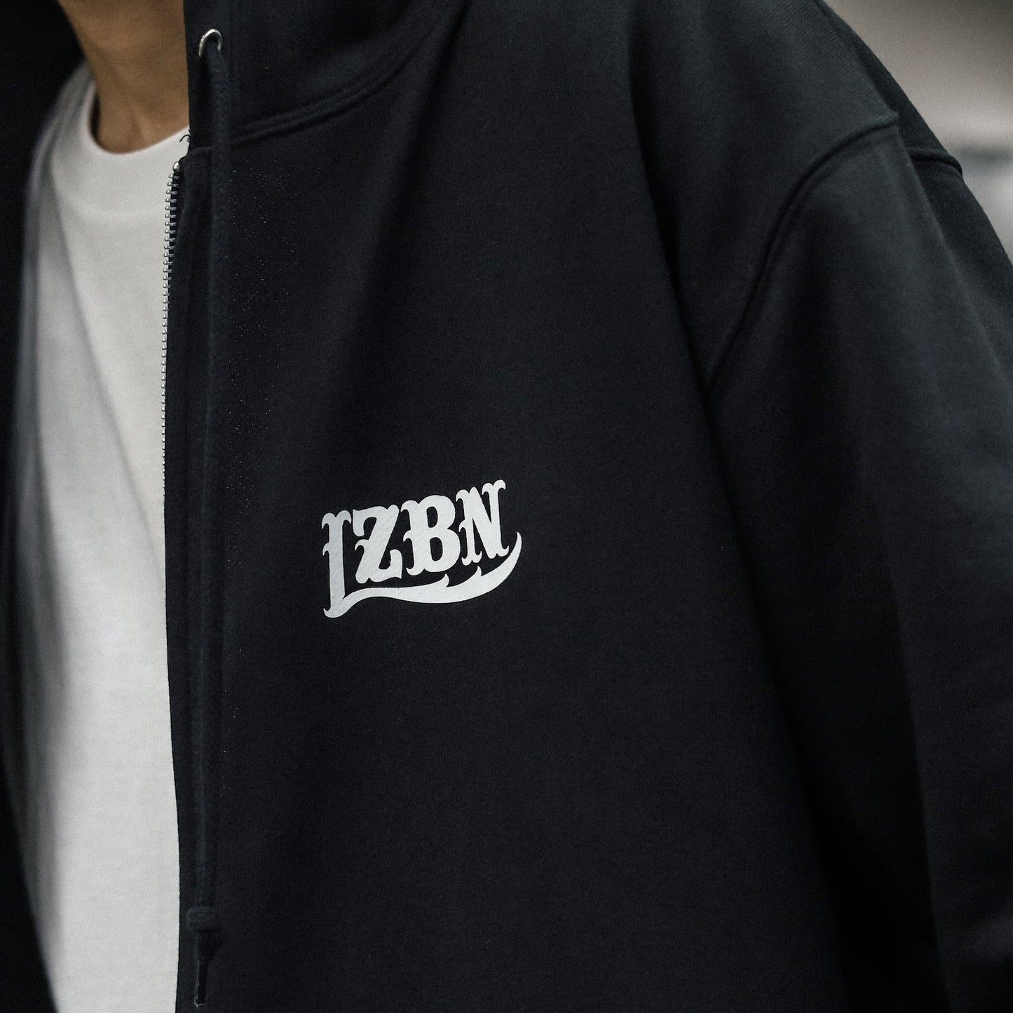 LZBN / LZBN LOGO LIGHTWEIGHT ZIP HOODIE (BLACK)