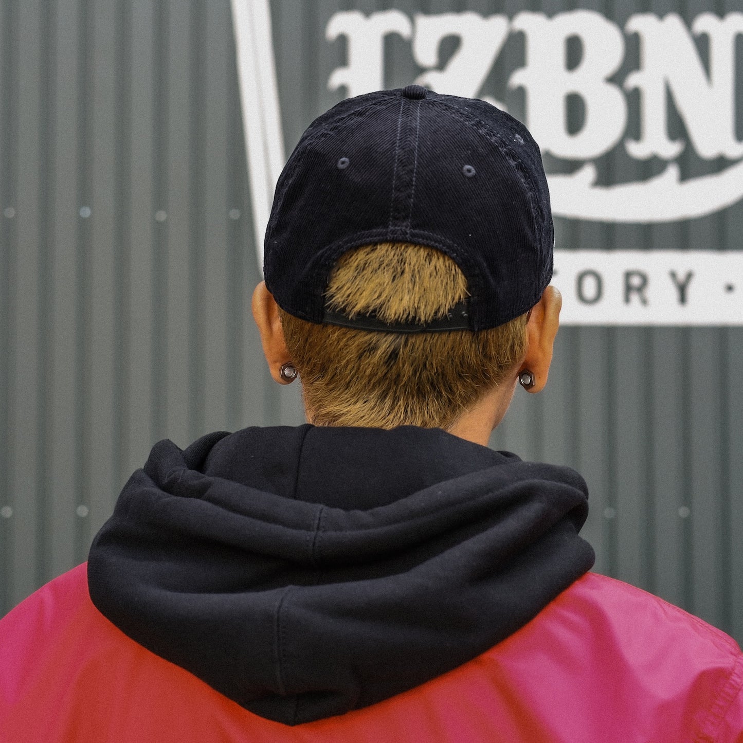 LZBN / OVAL PATCH CORDUROY SNAPBACK CAP (BLACK)