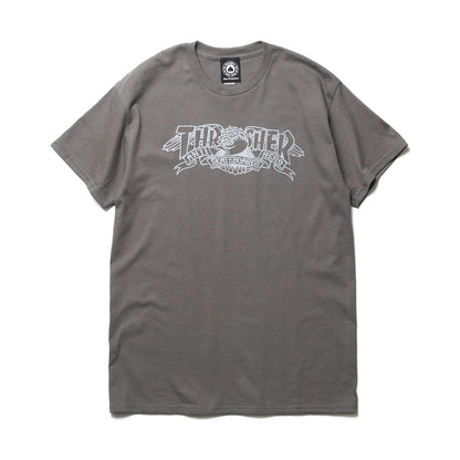 THRASHER X ANTIHERO / MAG BANNER TEE (CHARCOAL)