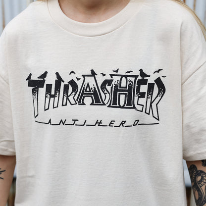 THRASHER X ANTIHERO / PIGEON MAG TEE (NATURAL)