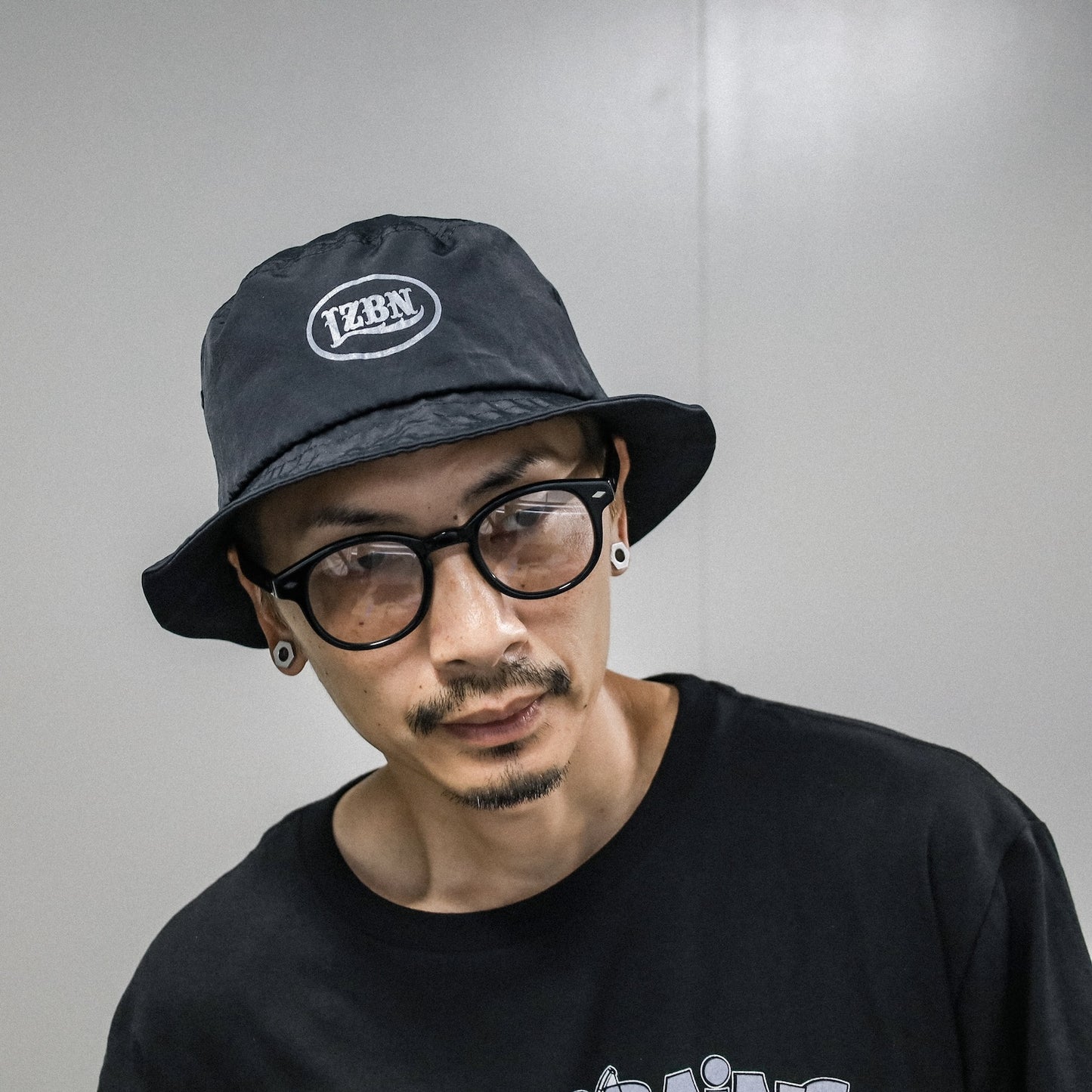 LZBN / OVAL LOGO II NYLON BUCKET HAT (BLACK)