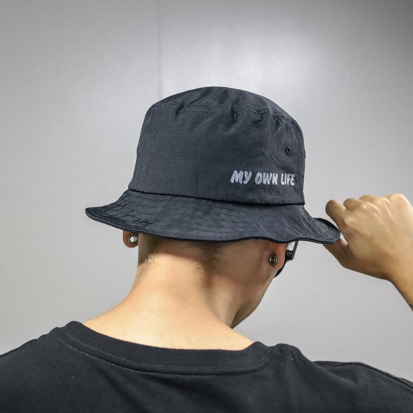 LZBN / OVAL LOGO II NYLON BUCKET HAT (BLACK)