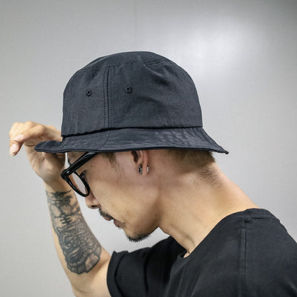 LZBN / OVAL LOGO II NYLON BUCKET HAT (BLACK)