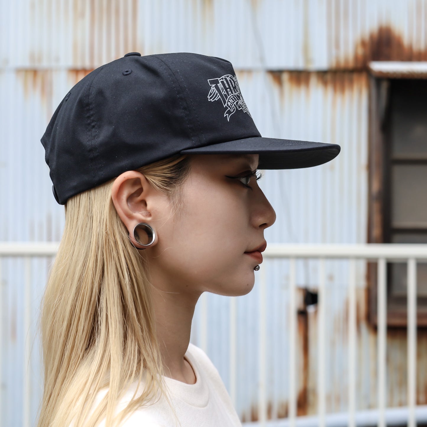 THRASHER X ANTIHERO / MAG BANNER SNAPBACK CAP (BLACK)