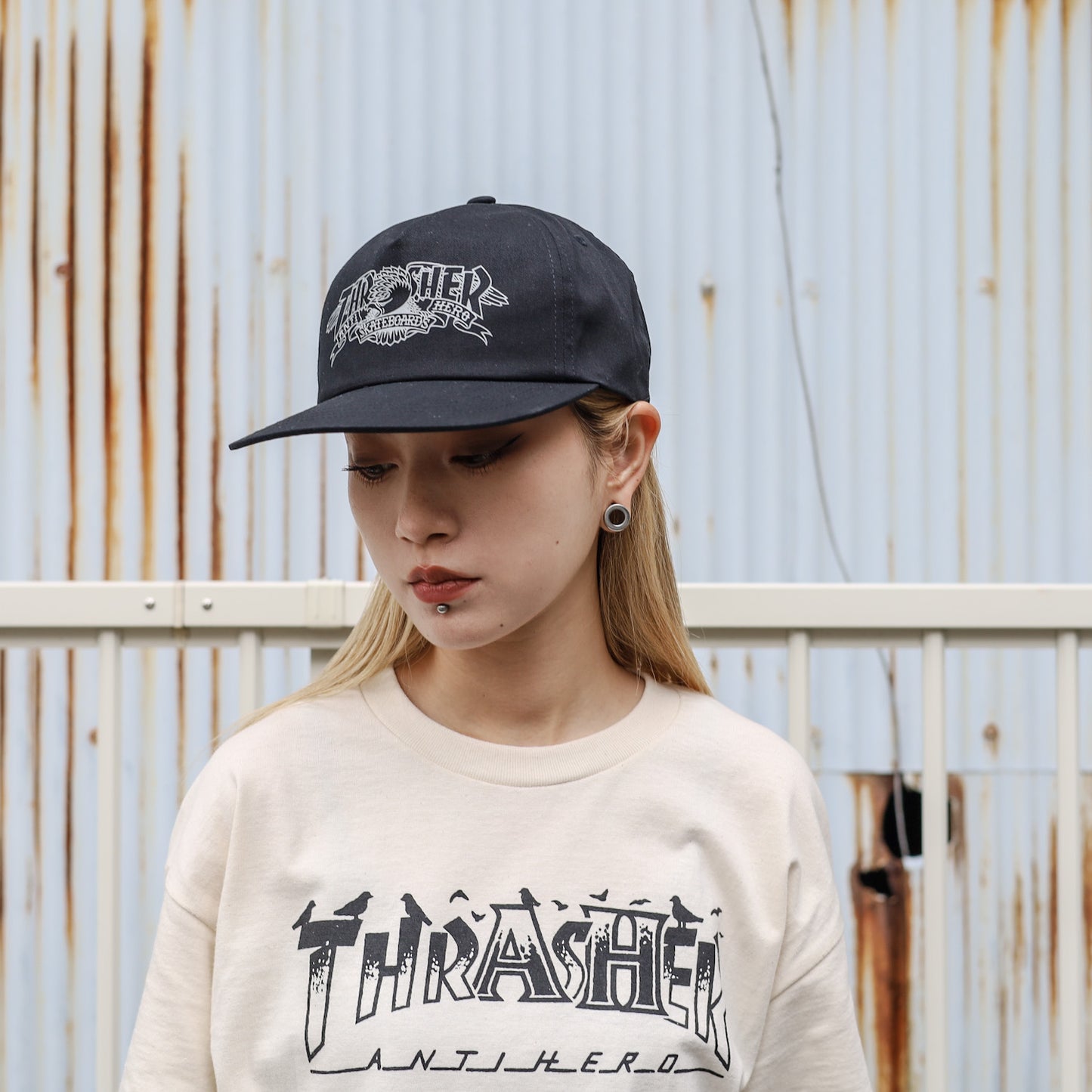 THRASHER X ANTIHERO / MAG BANNER SNAPBACK CAP (BLACK)