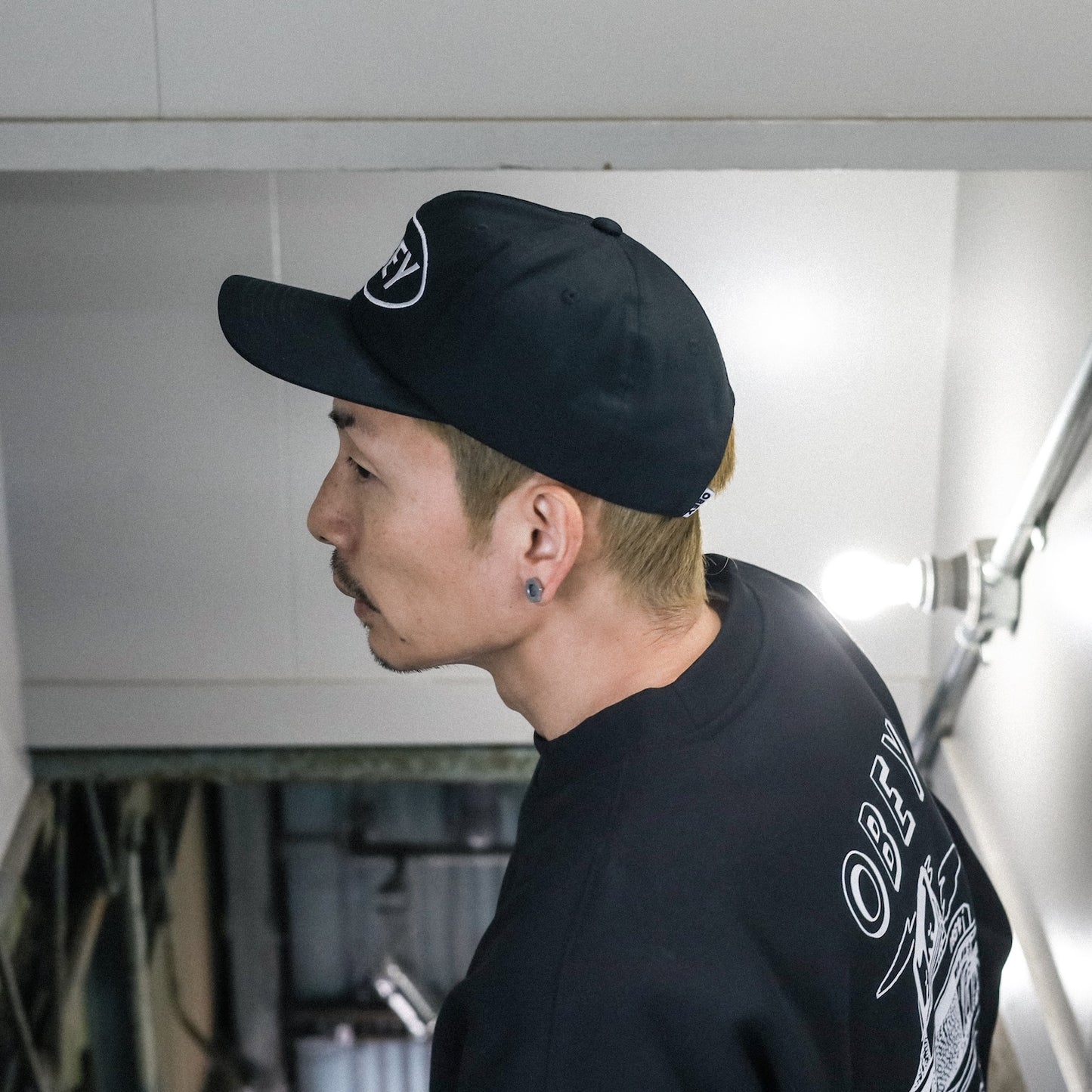 OBEY / OVAL 6 PANEL STRAPBACK CAP (BLACK)