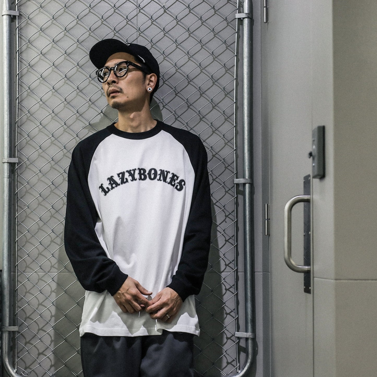 LZBN / ARCH LOGO RAGLAN L/S TEE (WHITE/BLACK)