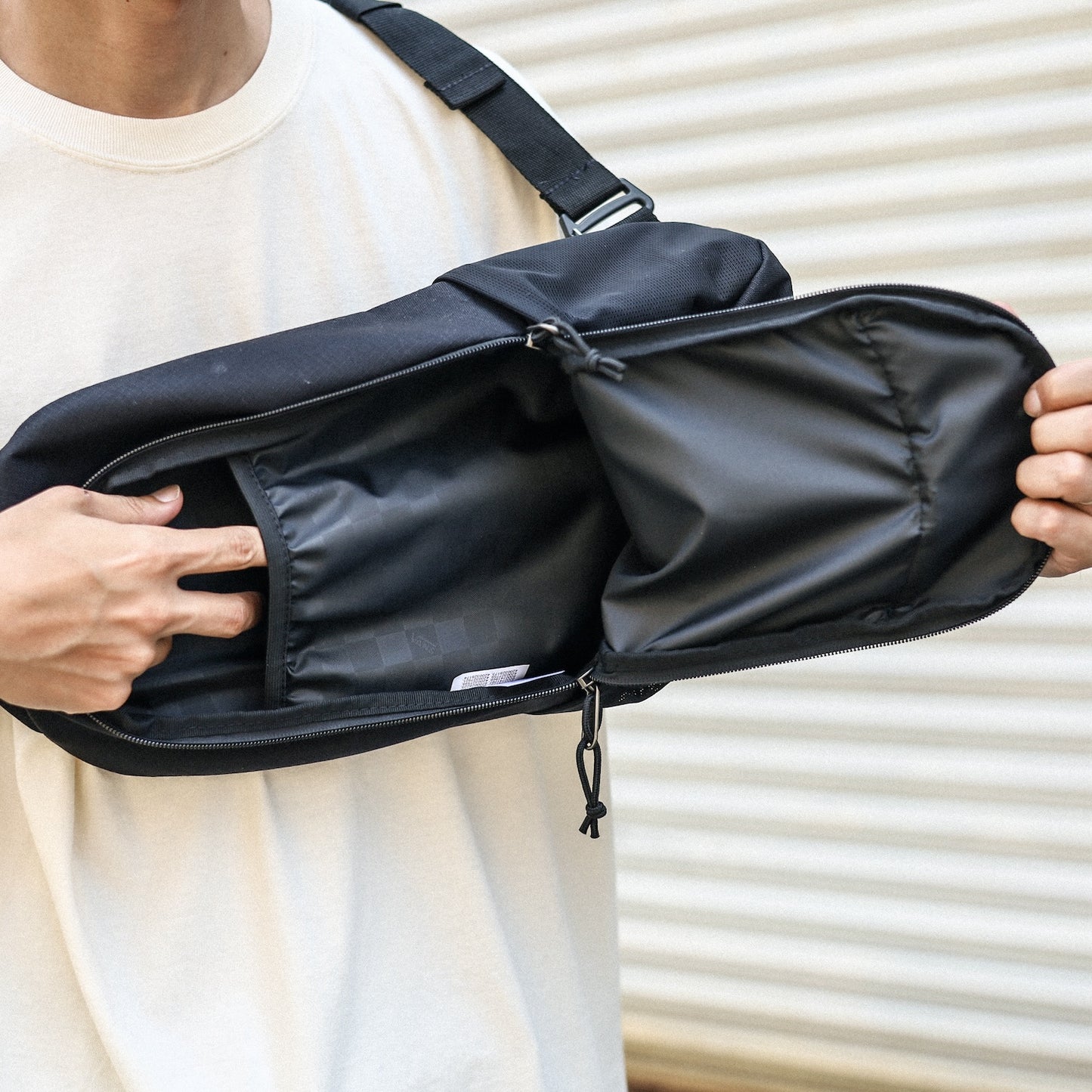 VANS / WARP SLING BAG (BLACK)