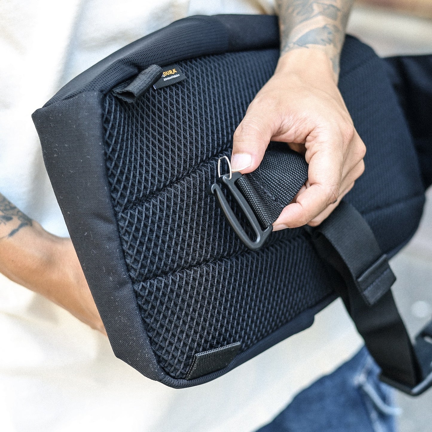 VANS / WARP SLING BAG (BLACK)