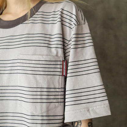 INDEPENDENT / HACHURE POCKET TEE (LT. GREY STRIPE)