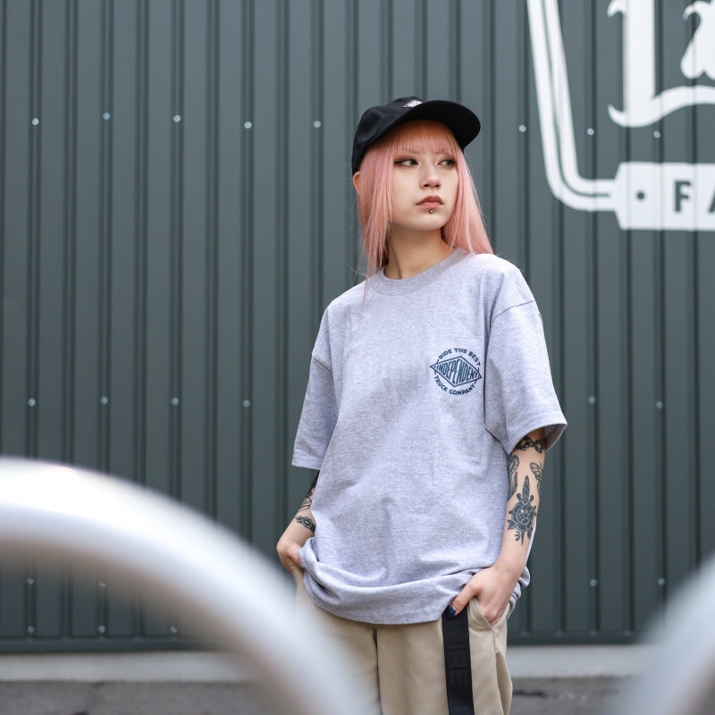 INDEPENDENT / SEAL SUMMIT TEE (HEATHER GREY)