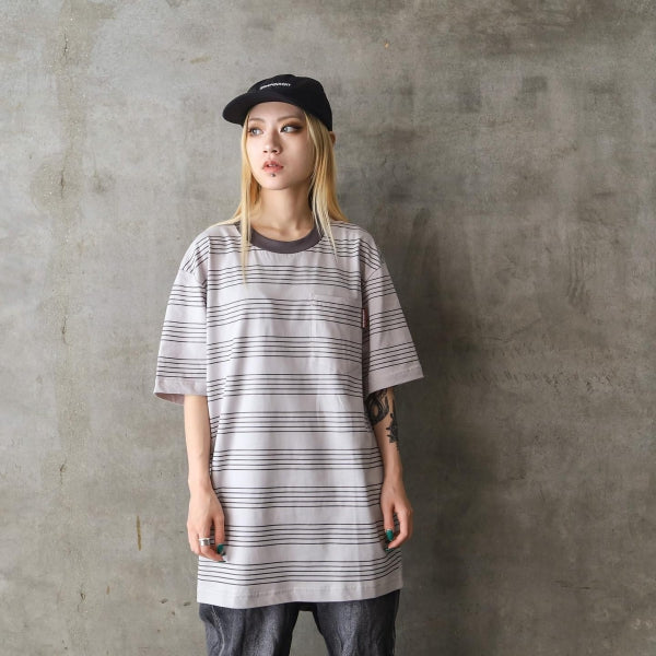 INDEPENDENT / HACHURE POCKET TEE (LT. GREY STRIPE)