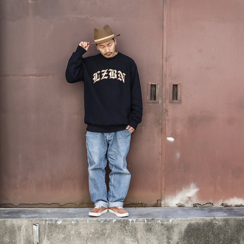 LZBN / BLACKLETTER ARCH HEAVYWEIGHT CREWNECK SWEAT (BLACK)