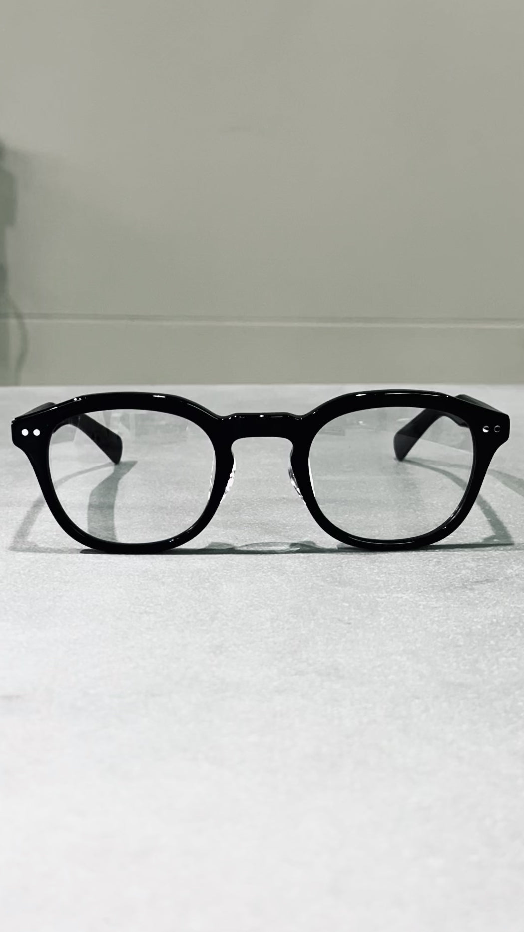 UNCROWD / MODEL-CIVIC -PHOTOCHROMIC- 2026 (BLACK-P.GRAY) – Feelin'